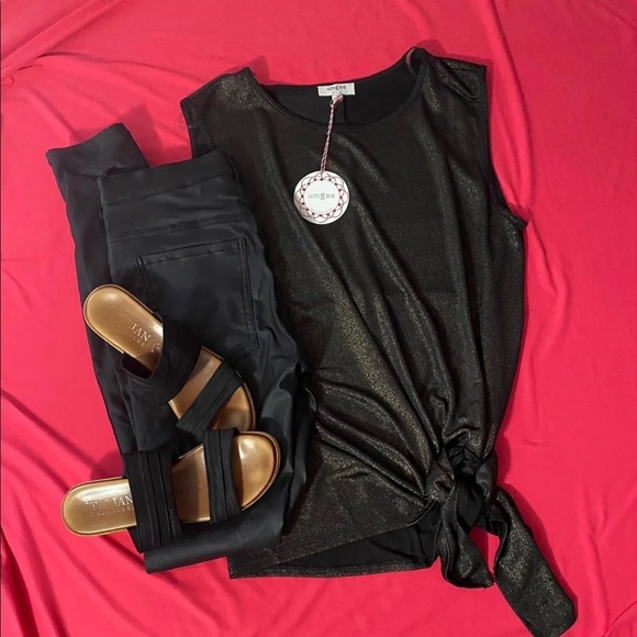 Umgee top size small (runs big) - Picture 3 of 12